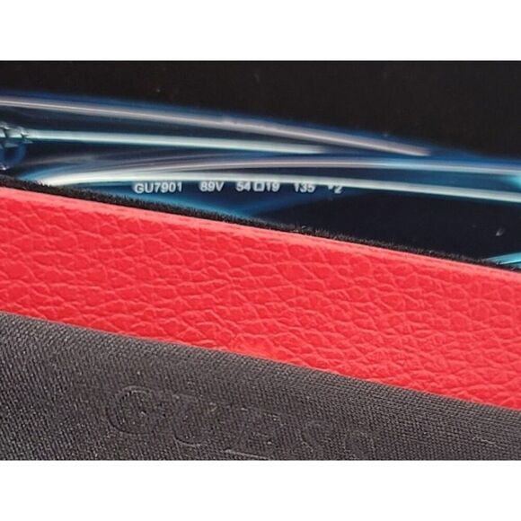 NIB - Guess Bejeweled Cat's Eye Sunnies w/ Case & Cloth - Picture 8 of 8